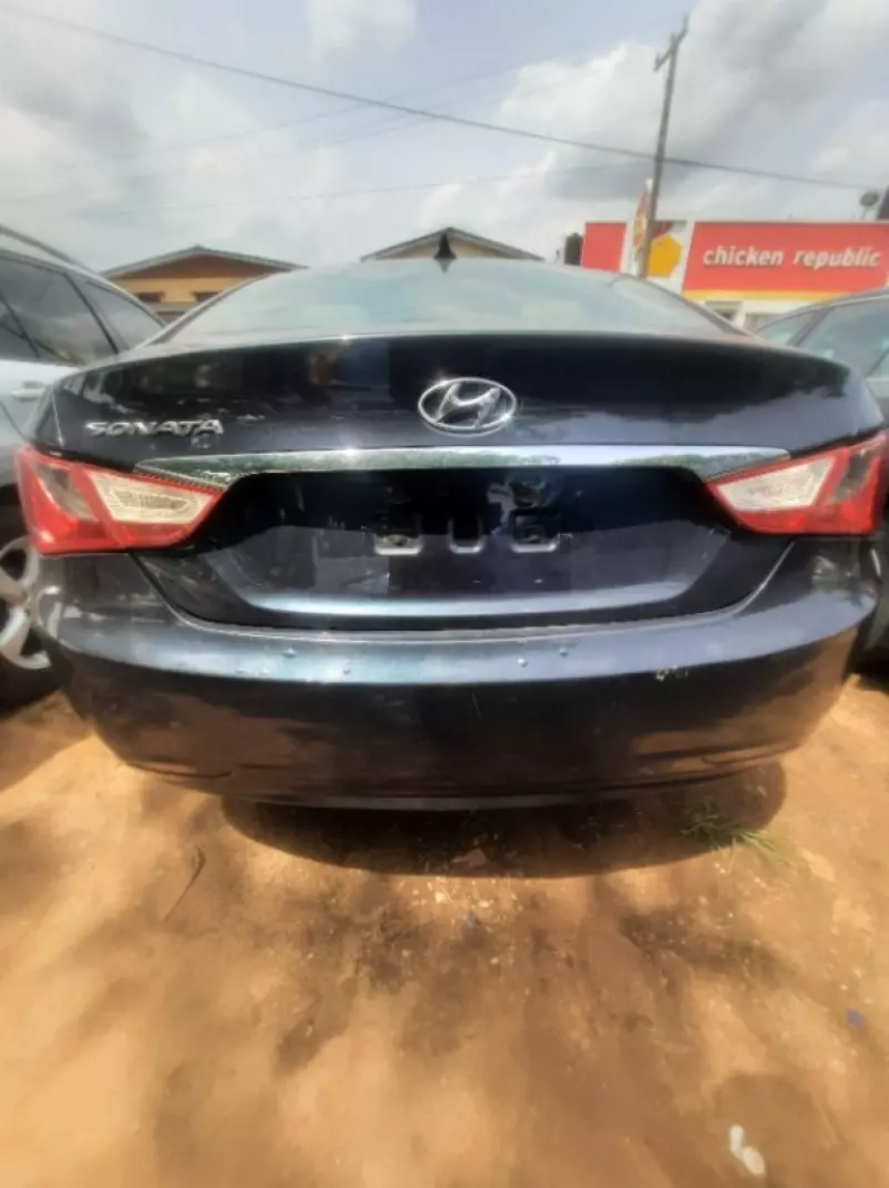 Hyundai Sonata   - 2011