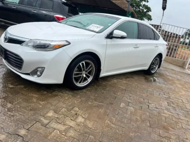 Toyota Avalon   - 2013