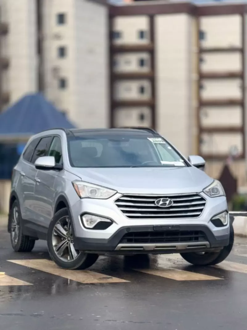 Hyundai Santa Fe   - 2015