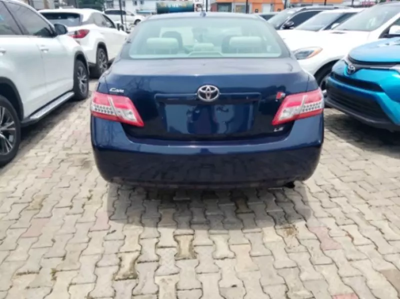 Toyota Camry   - 2010