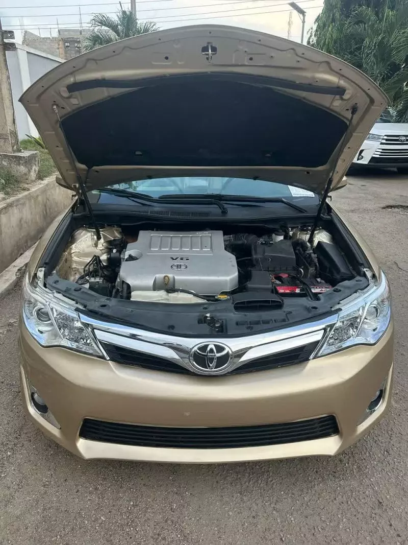 Toyota Camry   - 2012