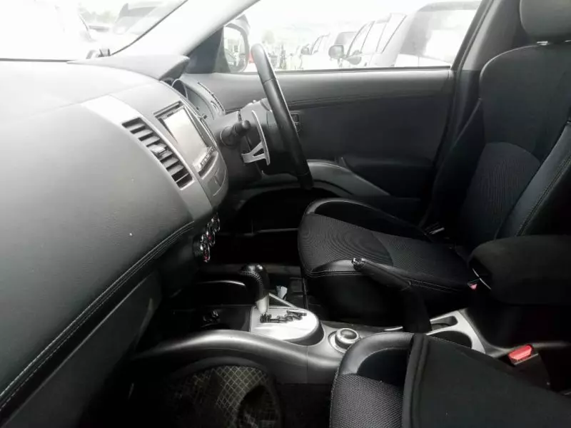 Mitsubishi OUTLANDER   - 2012