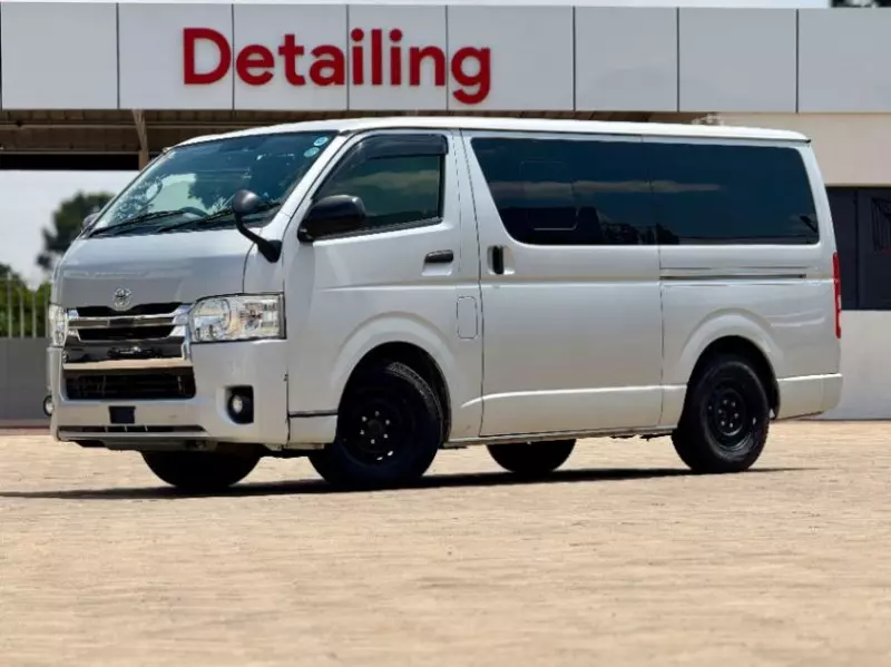 Toyota Hiace   - 2018
