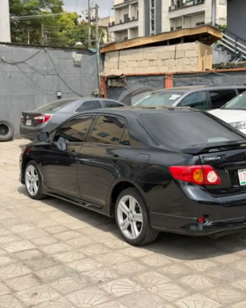 Toyota Corolla   - 2010