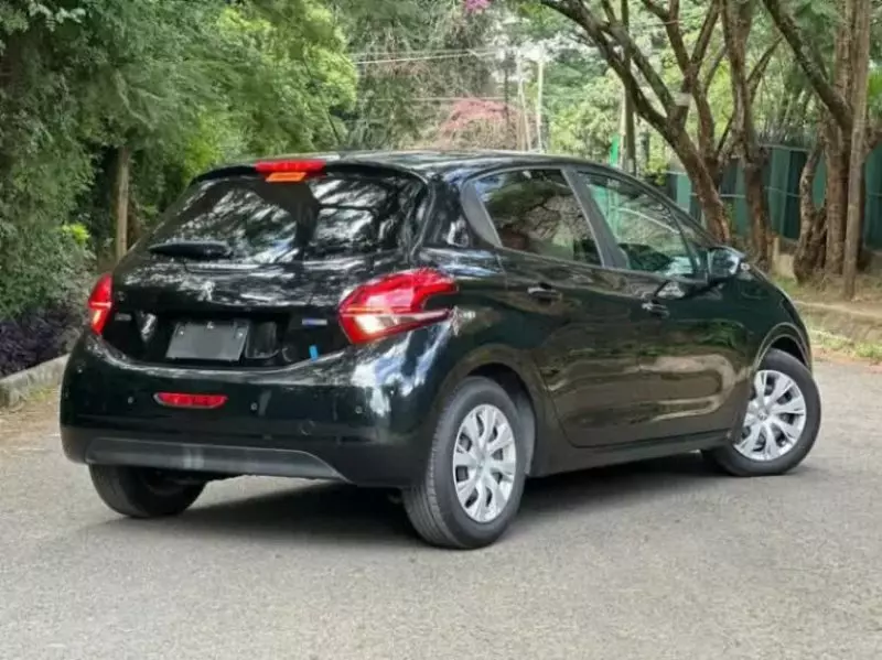 Peugeot 208   - 2017