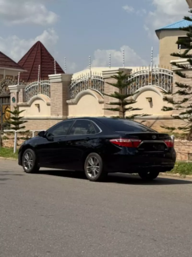 Toyota camry   - 2016