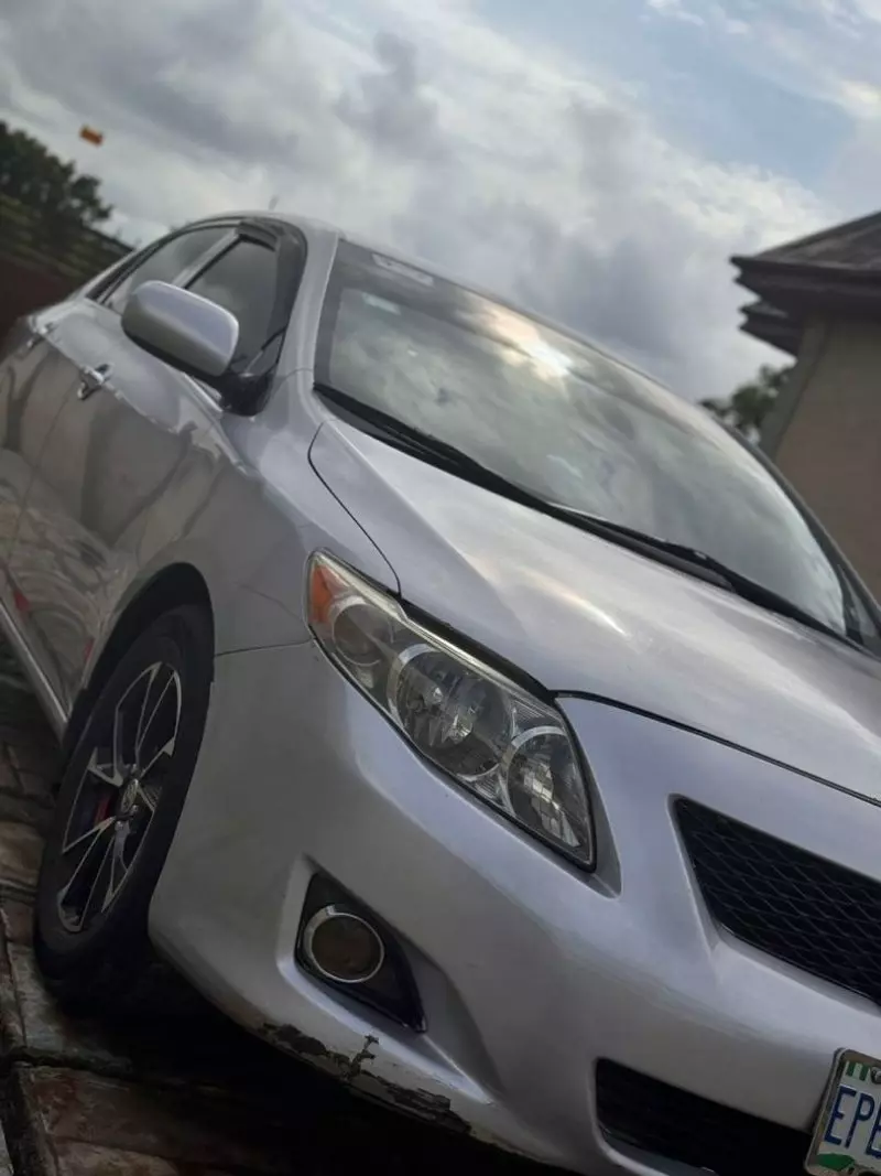 Toyota Corolla   - 2010