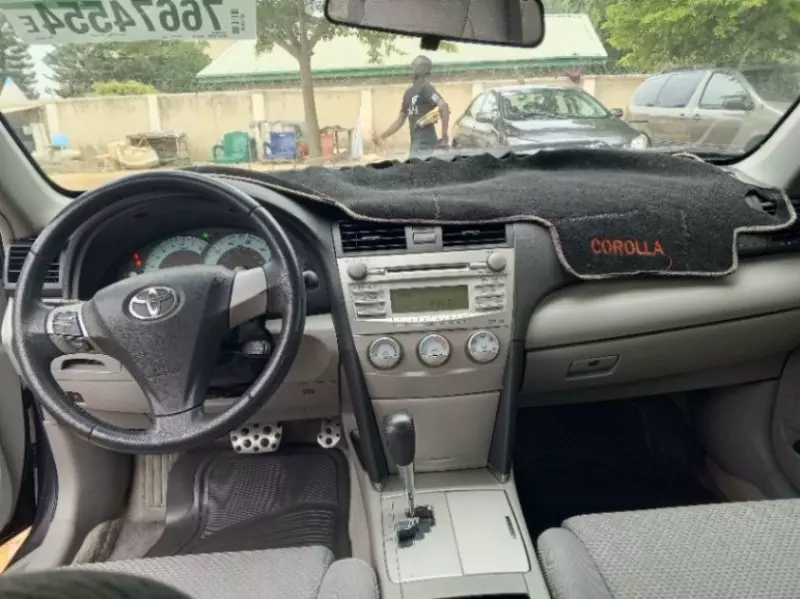 Toyota Camry   - 2011