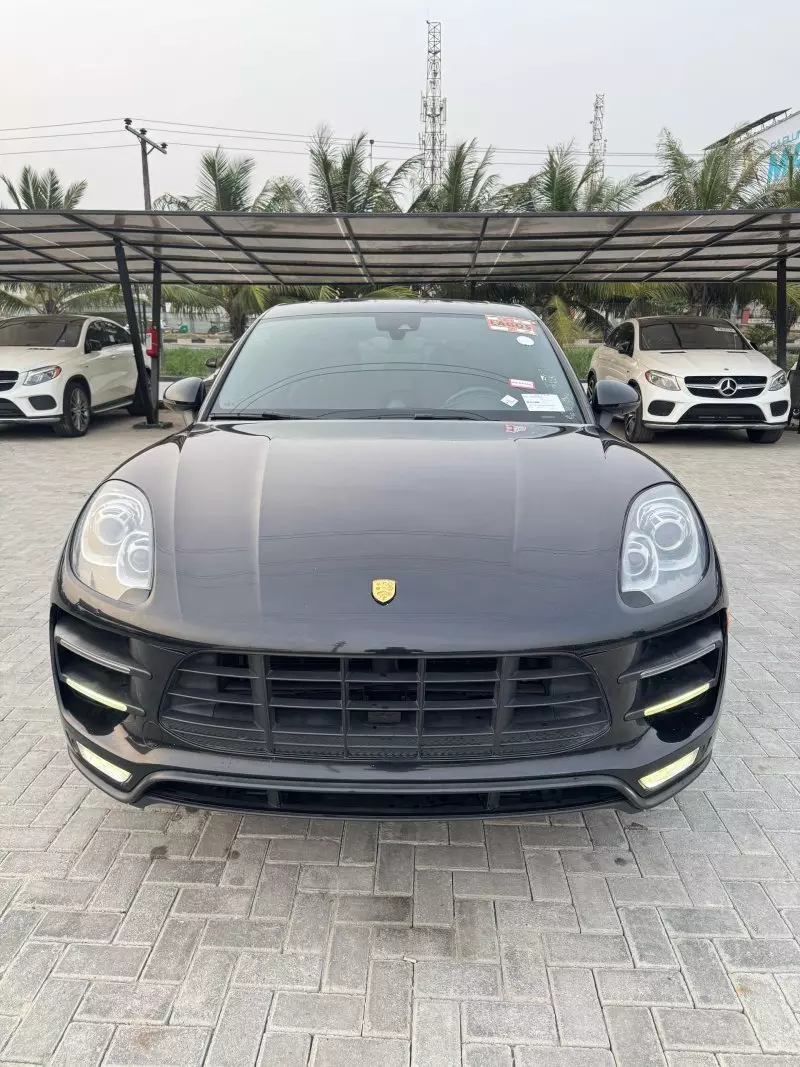 PORSCHE Macan   - 2015