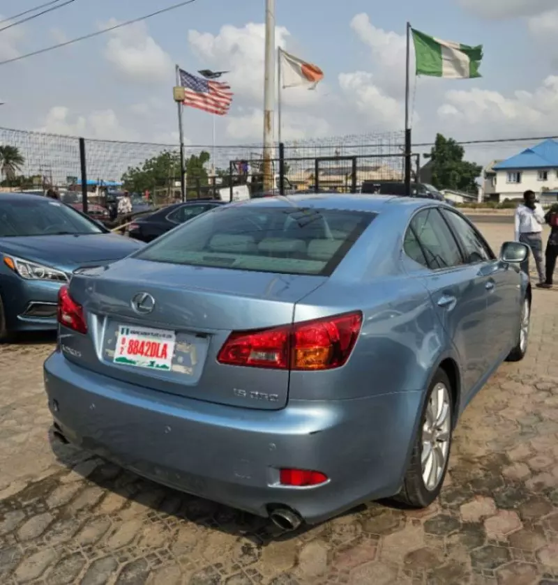 Lexus IS 250   - 2005