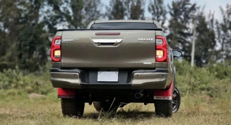 Toyota Hilux   - 2021