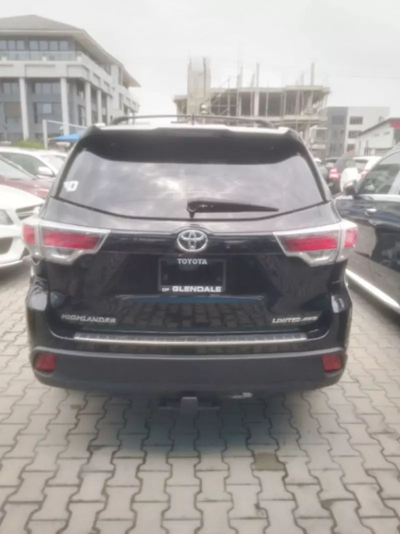 Toyota Highlander   - 2014