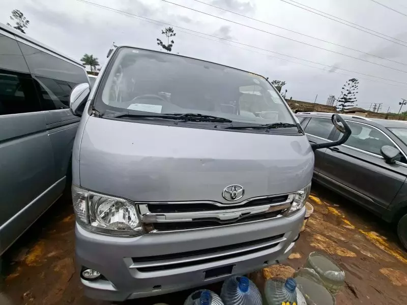 Toyota Hiace   - 2013