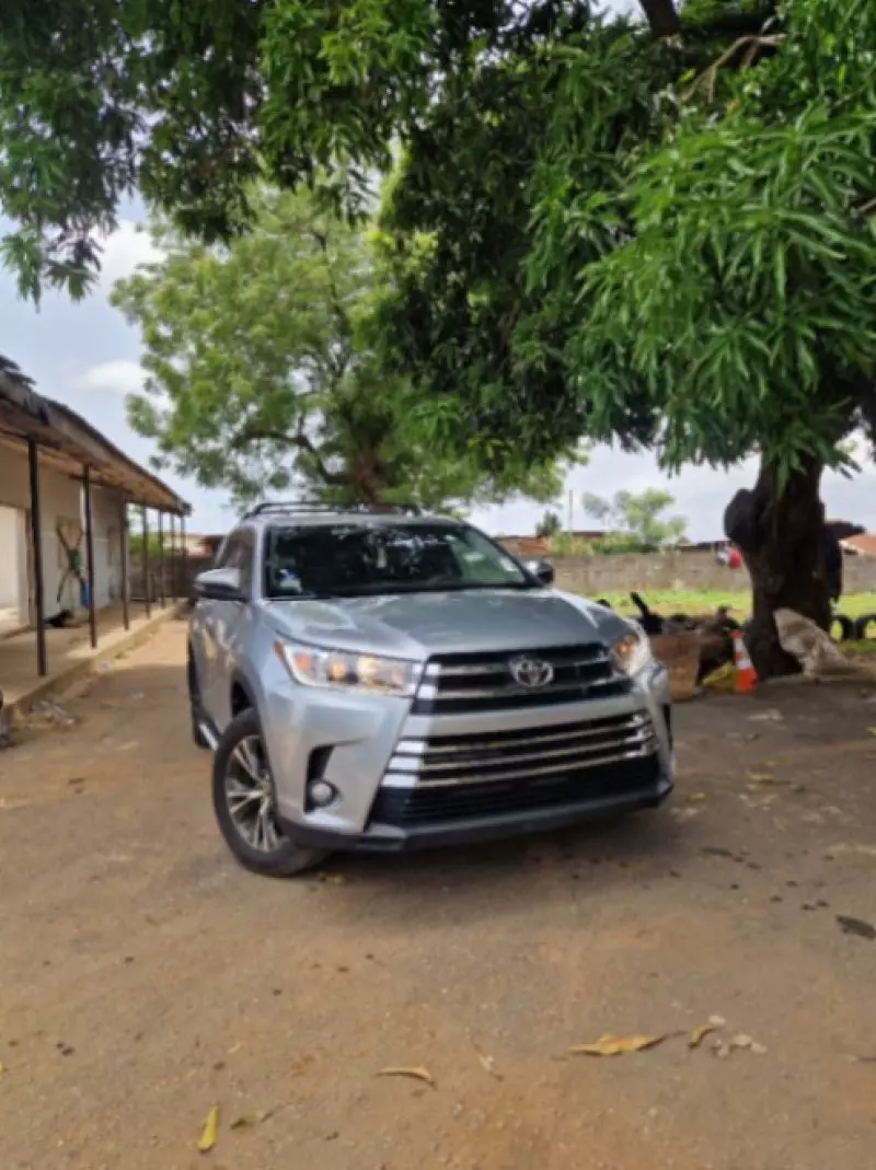 Toyota Highlander   - 2016
