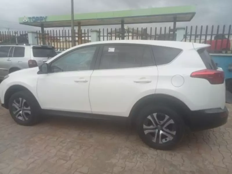 Toyota RAV4   - 2015