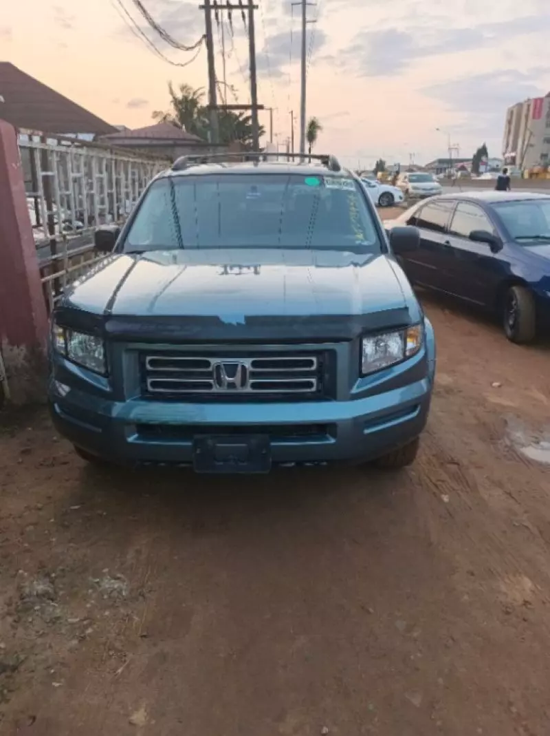 Honda Ridgeline   - 2006