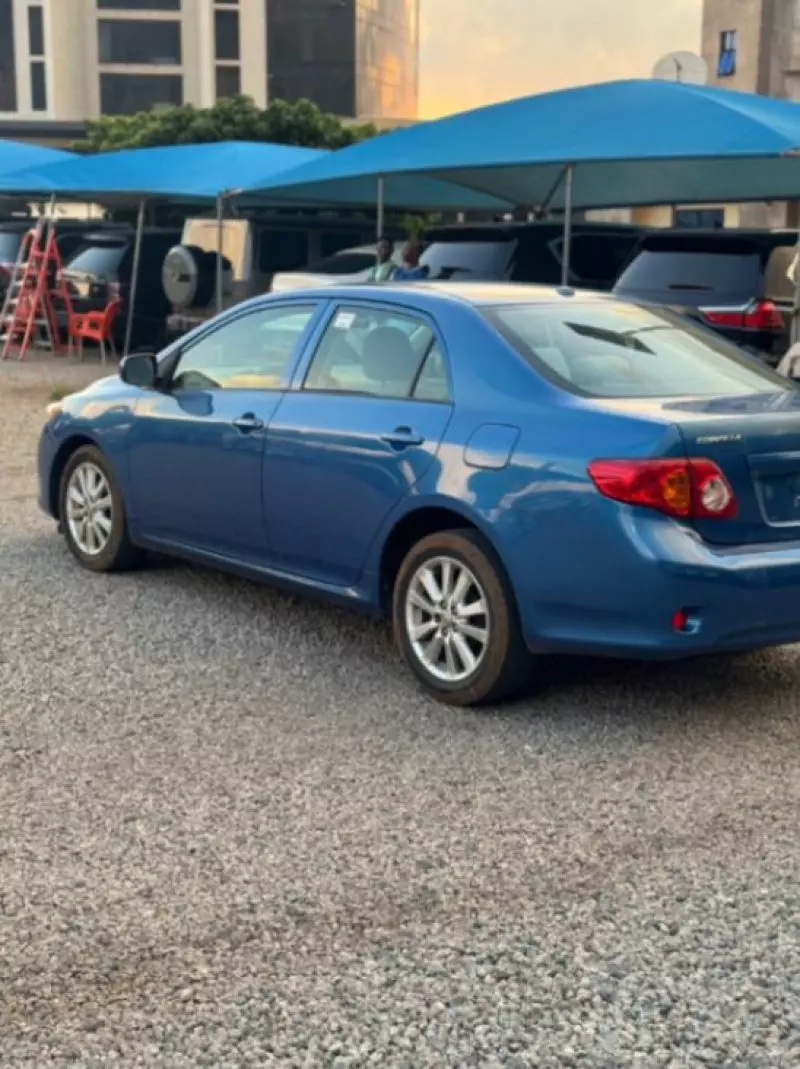 Toyota Corolla   - 2009