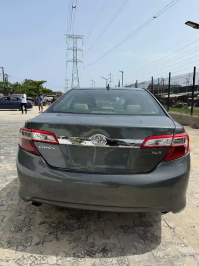Toyota Camry   - 2012