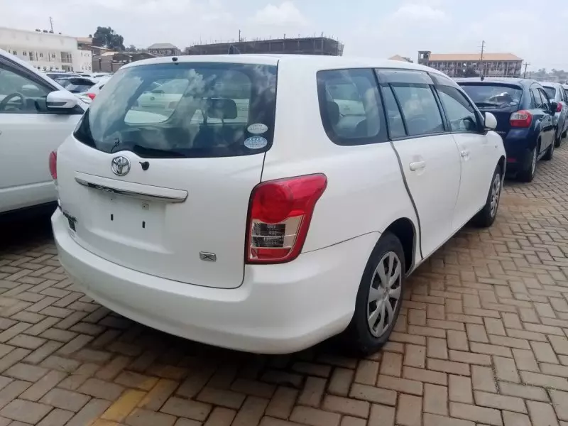 Toyota Fielder    - 2012
