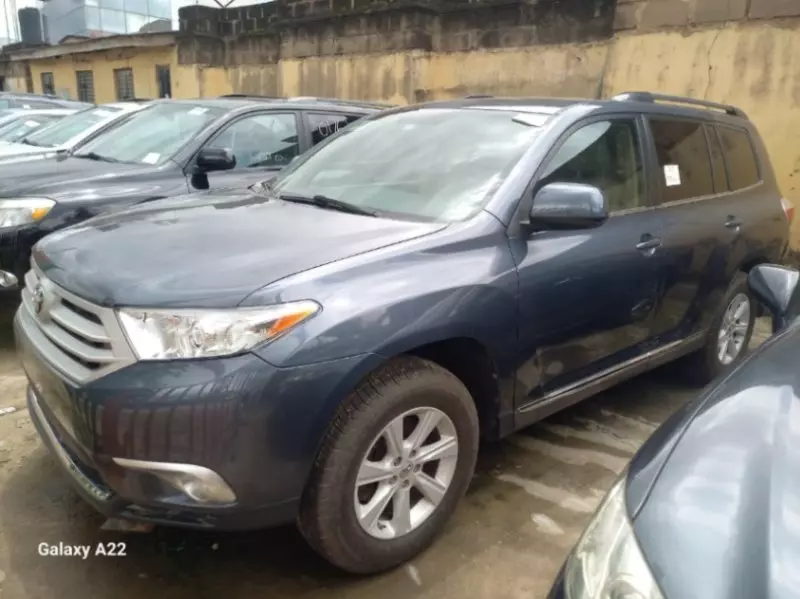 Toyota Highlander   - 2013