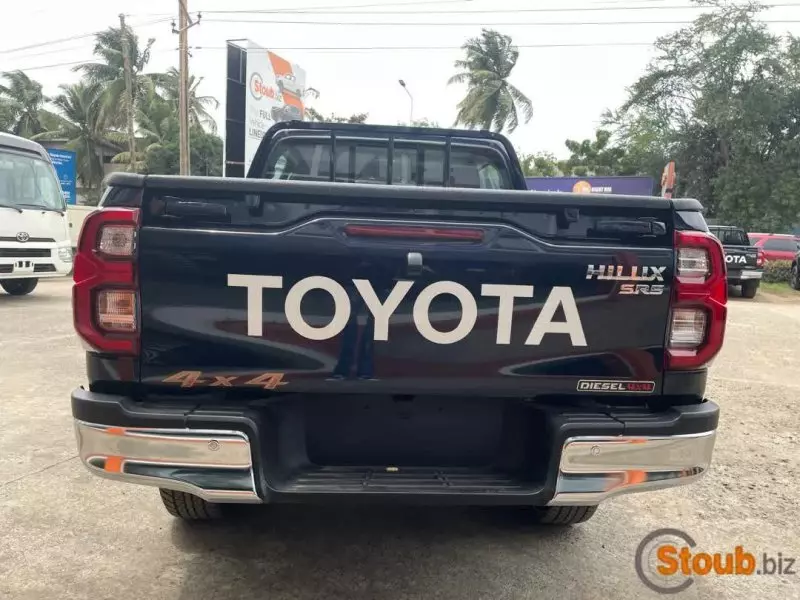 Toyota Hilux   - 2025