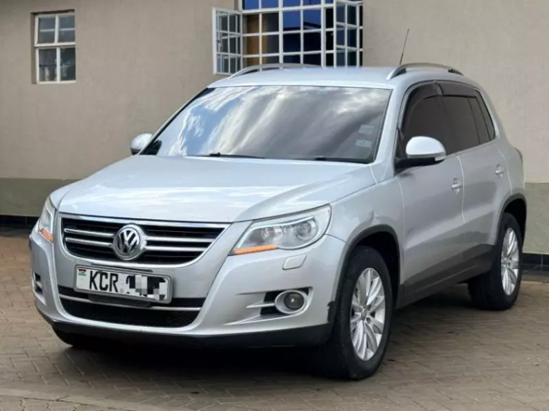 Volkswagen Tiguan   - 2011