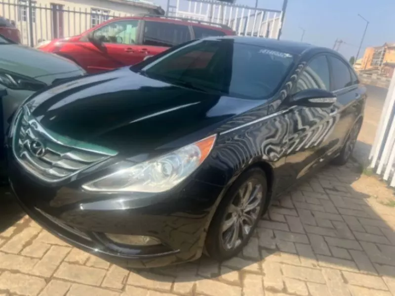 Hyundai Sonata   - 2011