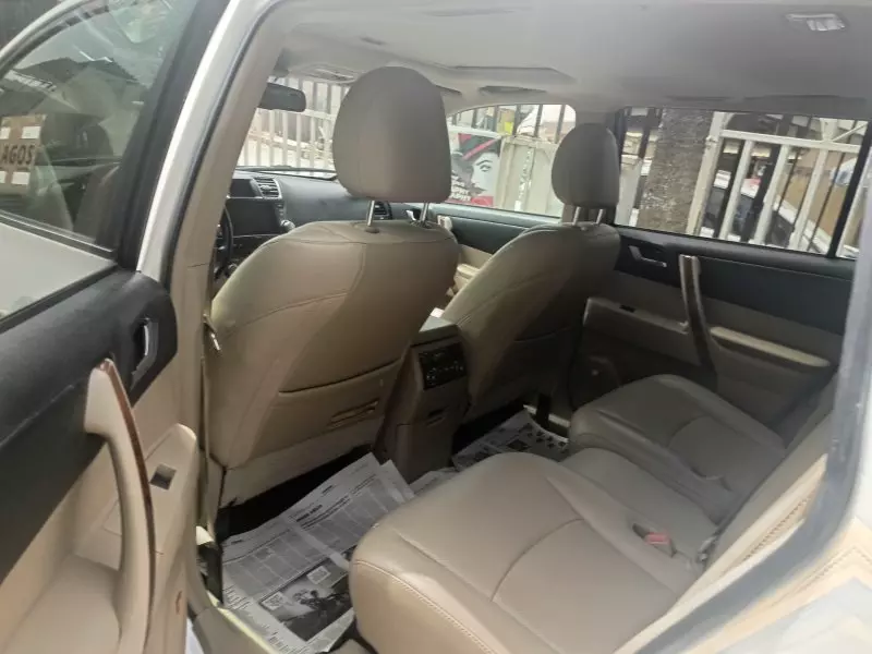 Toyota Highlander   - 2011