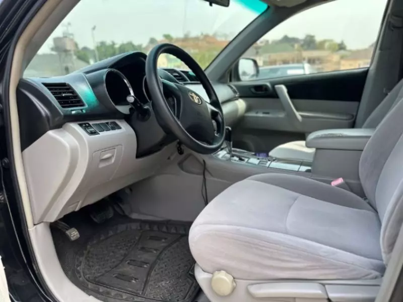 Toyota Highlander   - 2011