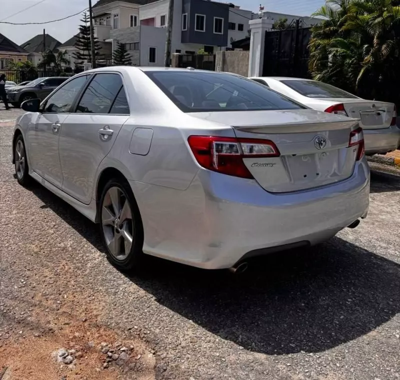 Toyota Camry   - 2013