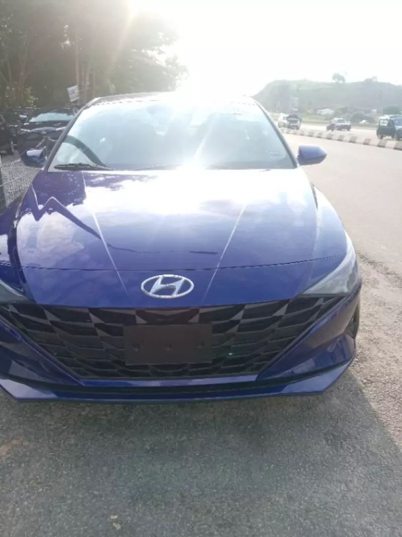 Hyundai Elantra   - 2021