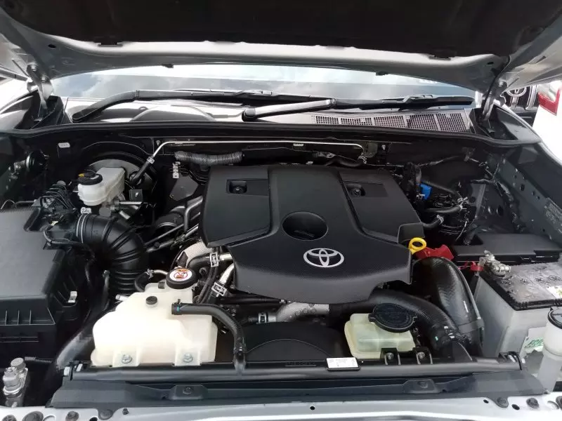 Toyota Hilux   - 2019