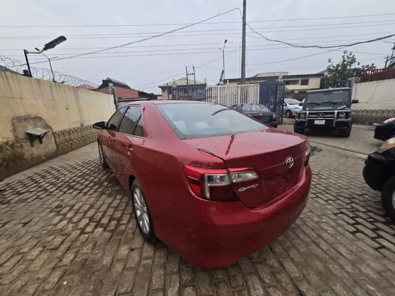 Toyota camry   - 2013