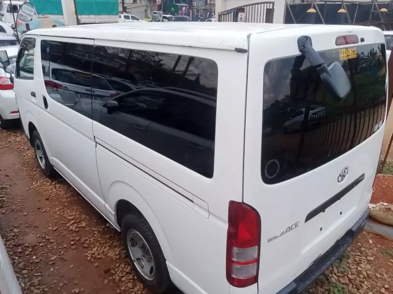 Toyota Hiace   - 2014