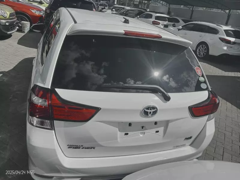 Toyota Fielder hybrid    - 2018
