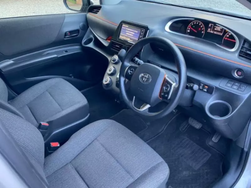 Toyota Sienta   - 2020