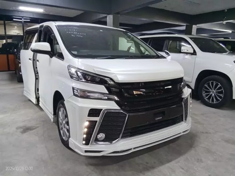 Toyota Vellfire    - 2017