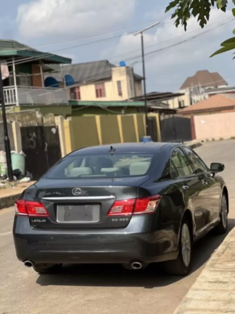 Lexus ES 350   - 2010