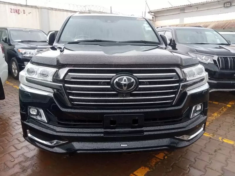 Toyota Landcruiser  V8   - 2016