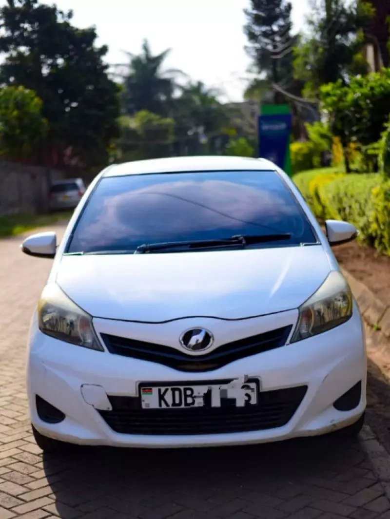 Toyota Vitz   - 2013