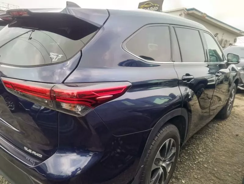 Toyota Highlander   - 2020