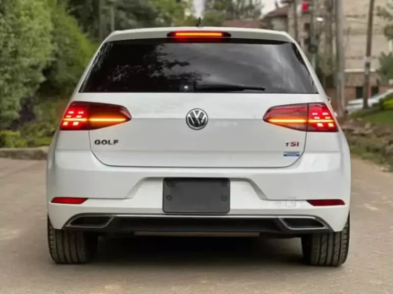 Volkswagen Golf   - 2016