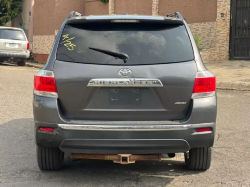 Toyota Highlander   - 2012