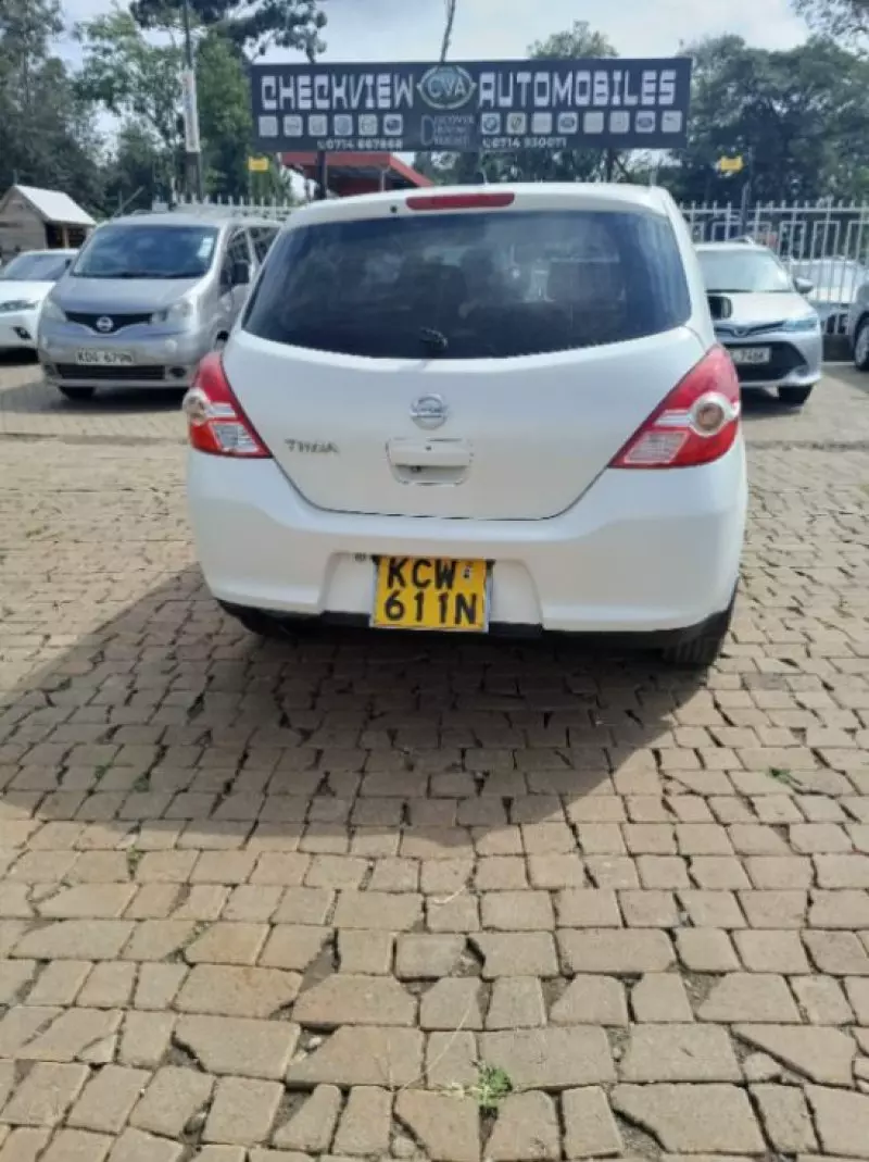 Nissan Tiida   - 2012