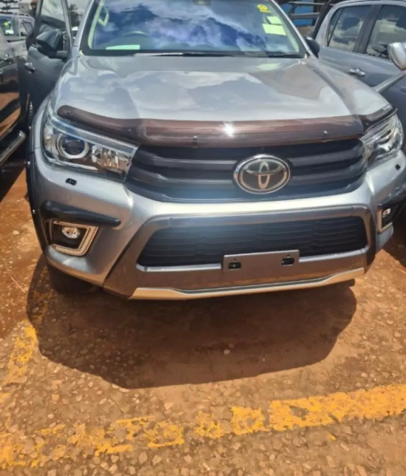 Toyota Hilux   - 2016