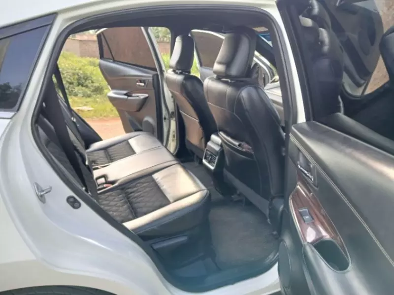 Toyota Harrier   - 2014