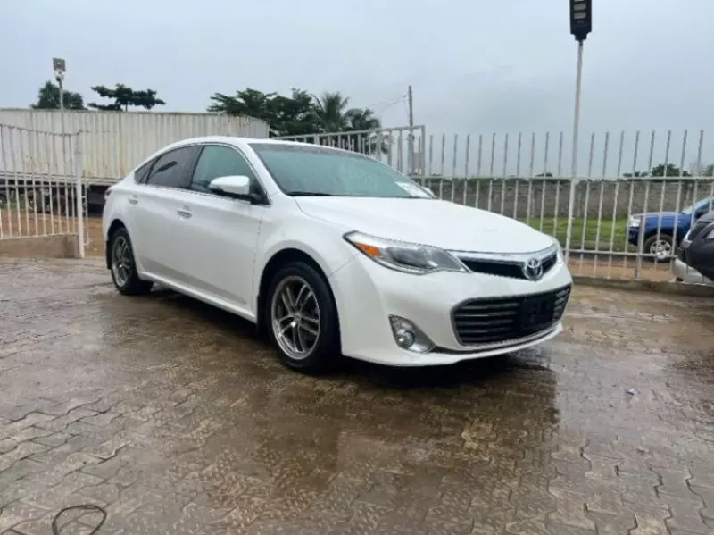 Toyota Avalon   - 2013