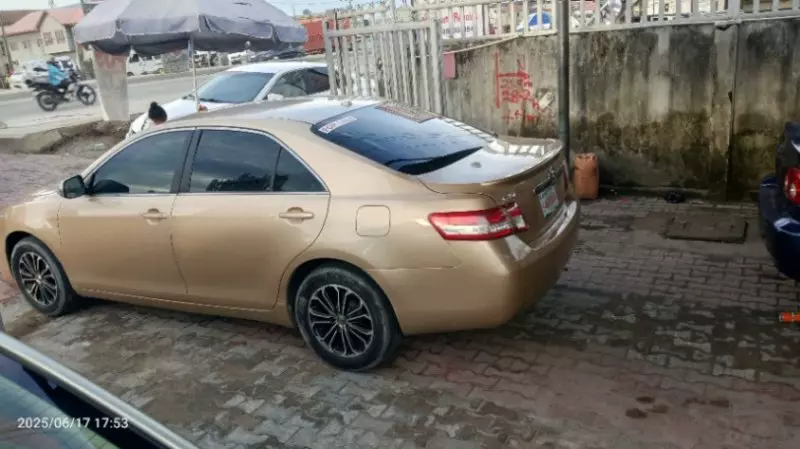 Toyota camry   - 2011
