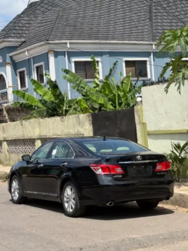 Lexus ES 350   - 2010