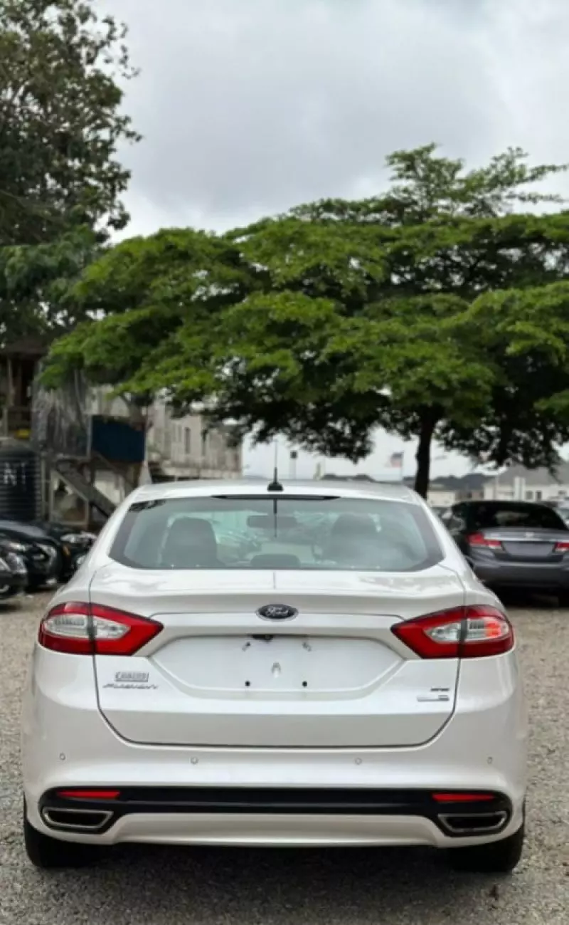 Ford Fusion   - 2016